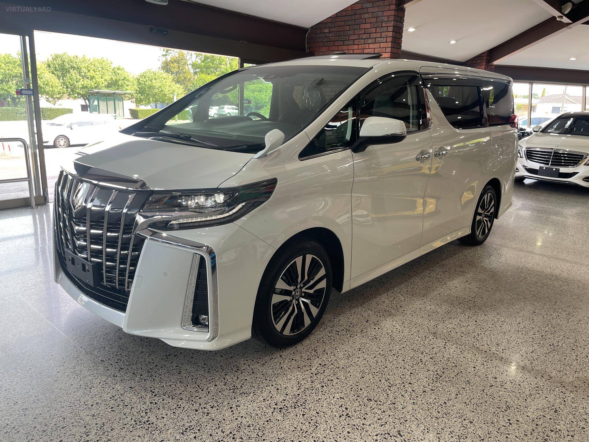 NEAR NEW 2023 Toyota Alphard with 26km only