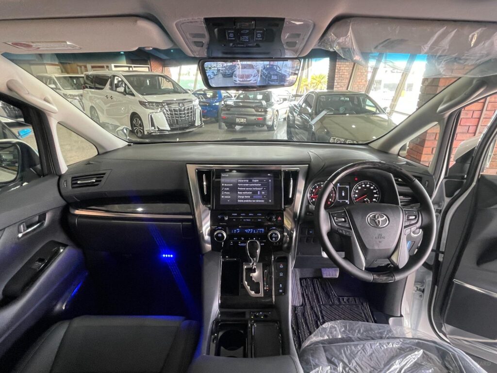 NEAR NEW 2023 Toyota Alphard with 26km only