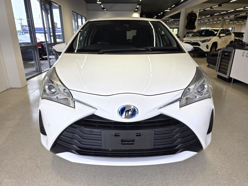 2019 TOYOTA VITZ HYBRID F 2WD NHP130