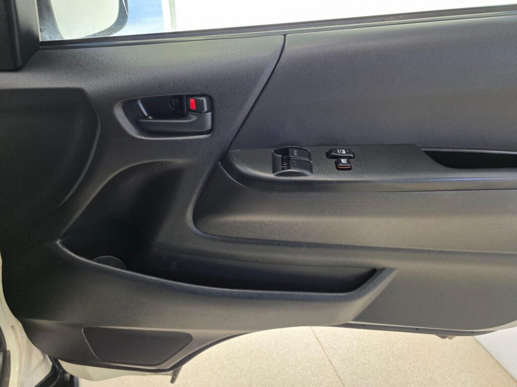 2017 TOYOTA HIACE DX KDH201