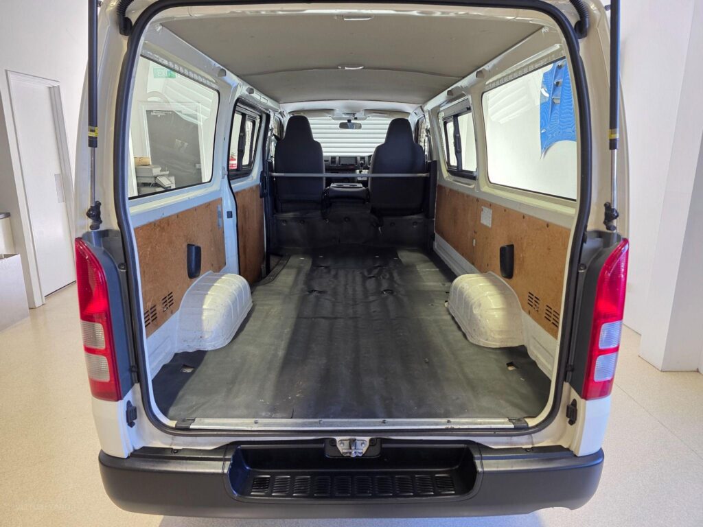 2017 TOYOTA HIACE DX KDH201