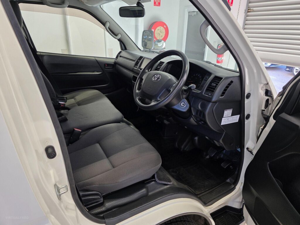 2017 TOYOTA HIACE DX KDH201