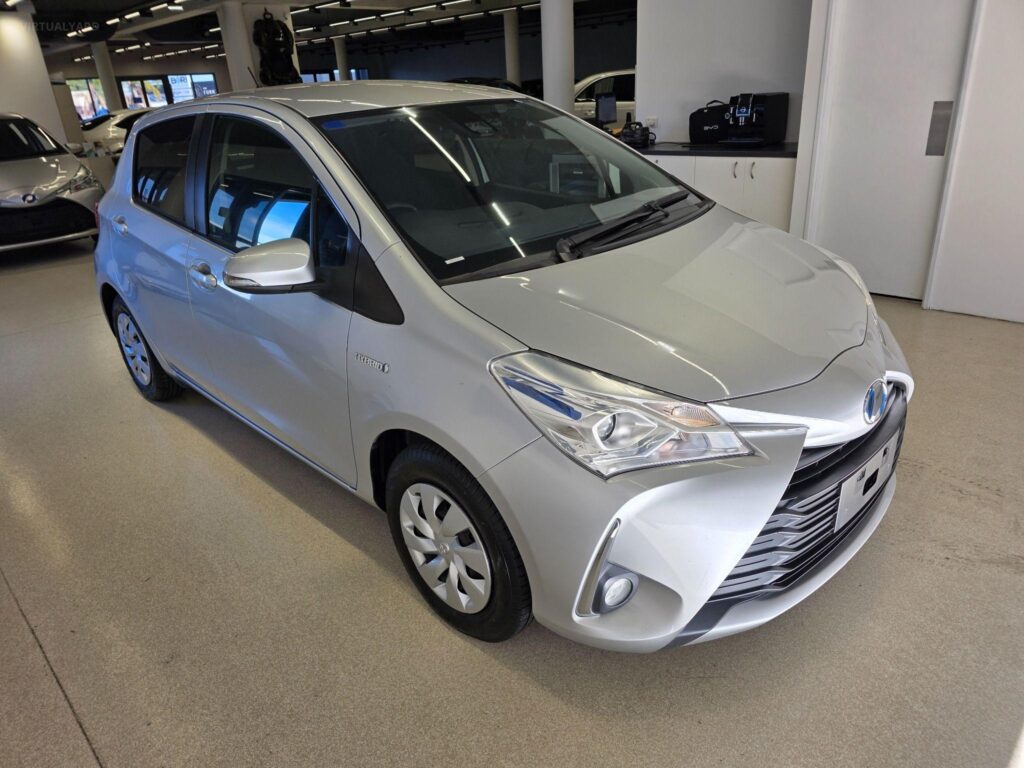 2017 TOYOTA VITZ HYBRID NHP130