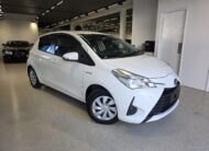 2017 TOYOTA VITZ HYBRID F 2WD NHP130