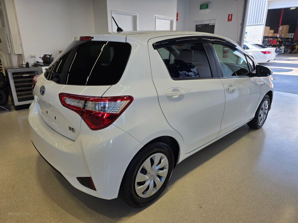 2017 TOYOTA VITZ HYBRID F 2WD NHP130