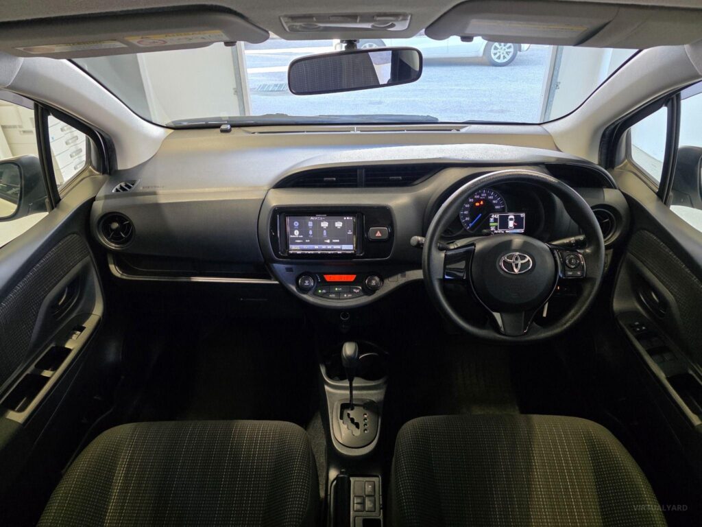2017 TOYOTA VITZ HYBRID F 2WD NHP130