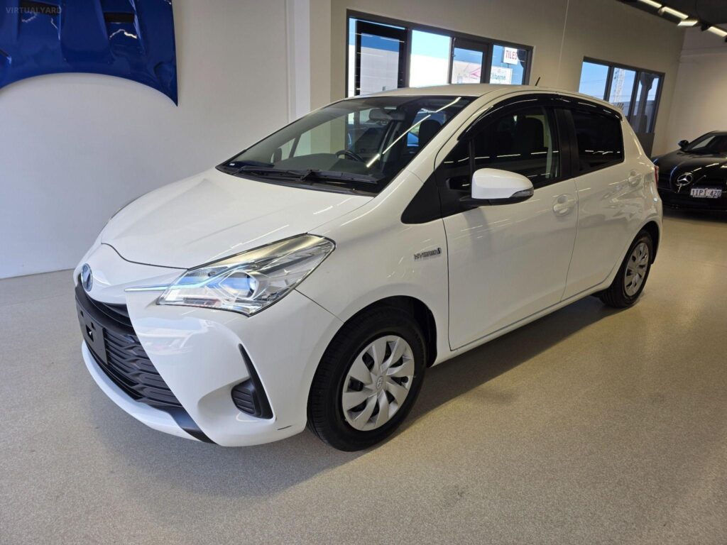 2017 TOYOTA VITZ HYBRID F 2WD NHP130