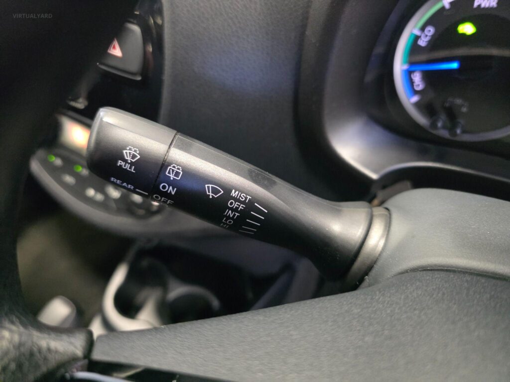 2017 TOYOTA VITZ HYBRID F 2WD NHP130