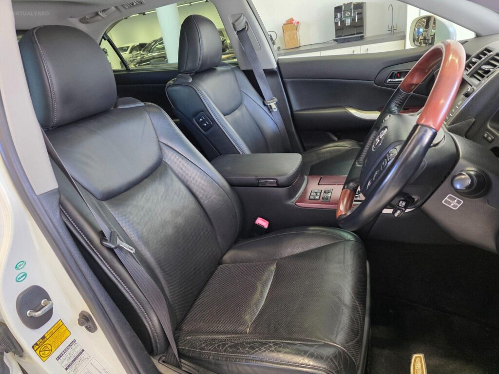 2010 TOYOTA CROWN MAJESTA G-TYPE URS206