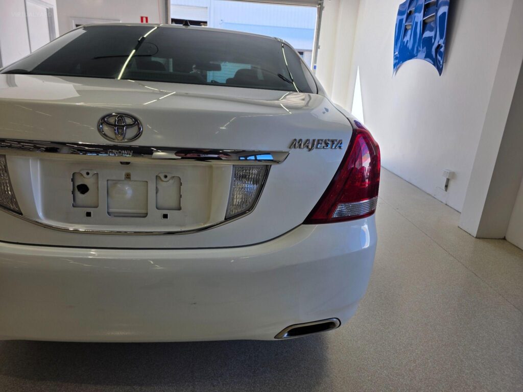 2010 TOYOTA CROWN MAJESTA G-TYPE URS206