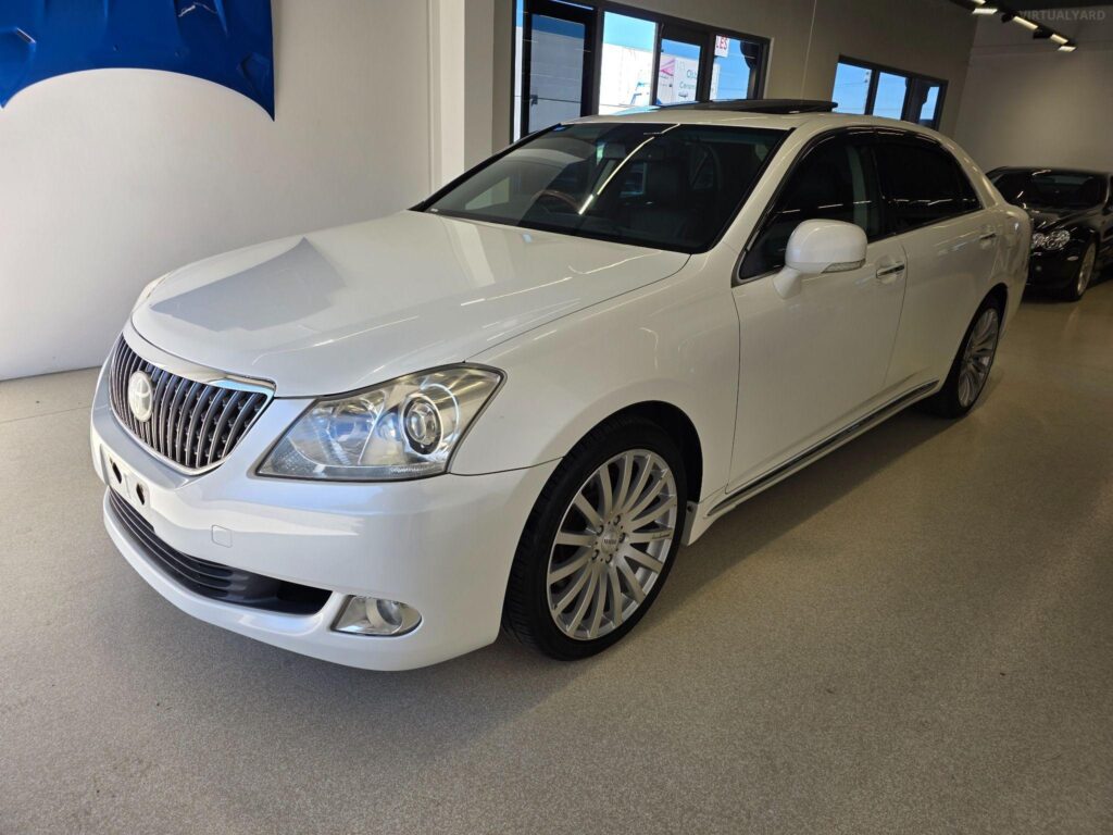 2010 TOYOTA CROWN MAJESTA G-TYPE URS206