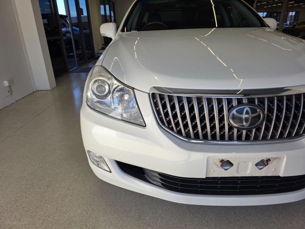 2010 TOYOTA CROWN MAJESTA G-TYPE URS206