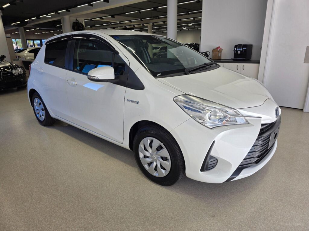 2019 Toyota Vitz HYBRID F 2WD NHP130