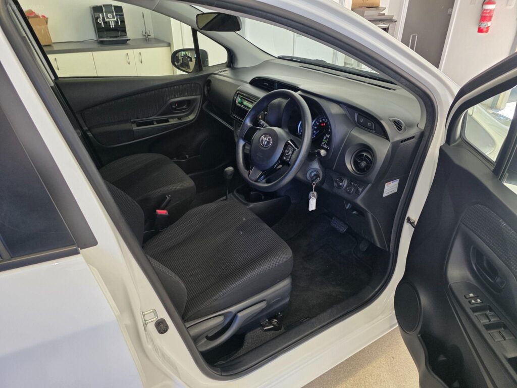 2019 Toyota Vitz HYBRID F 2WD NHP130