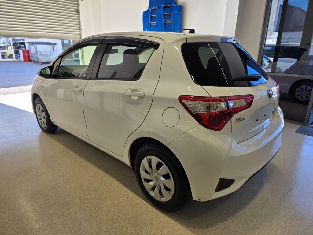 2019 Toyota Vitz HYBRID F 2WD NHP130