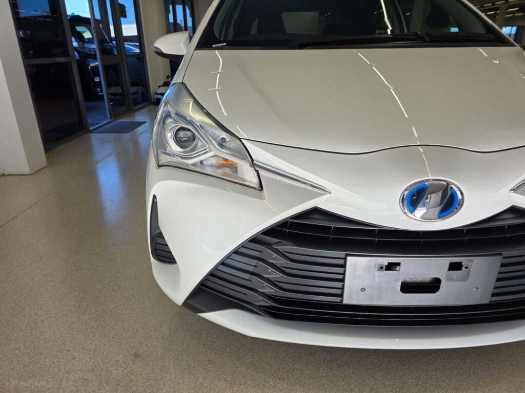 2019 Toyota Vitz HYBRID F 2WD NHP130