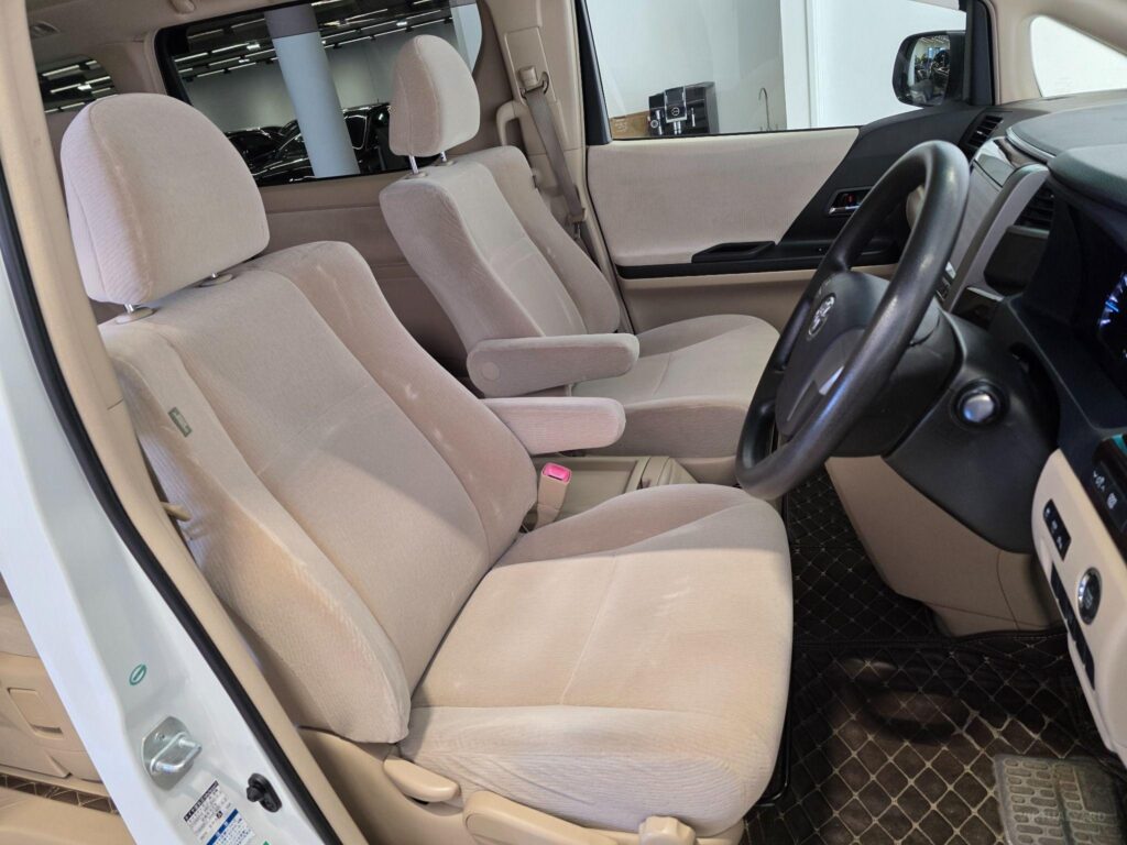 2014 TOYOTA ALPHARD AWD Welcab ANH25
