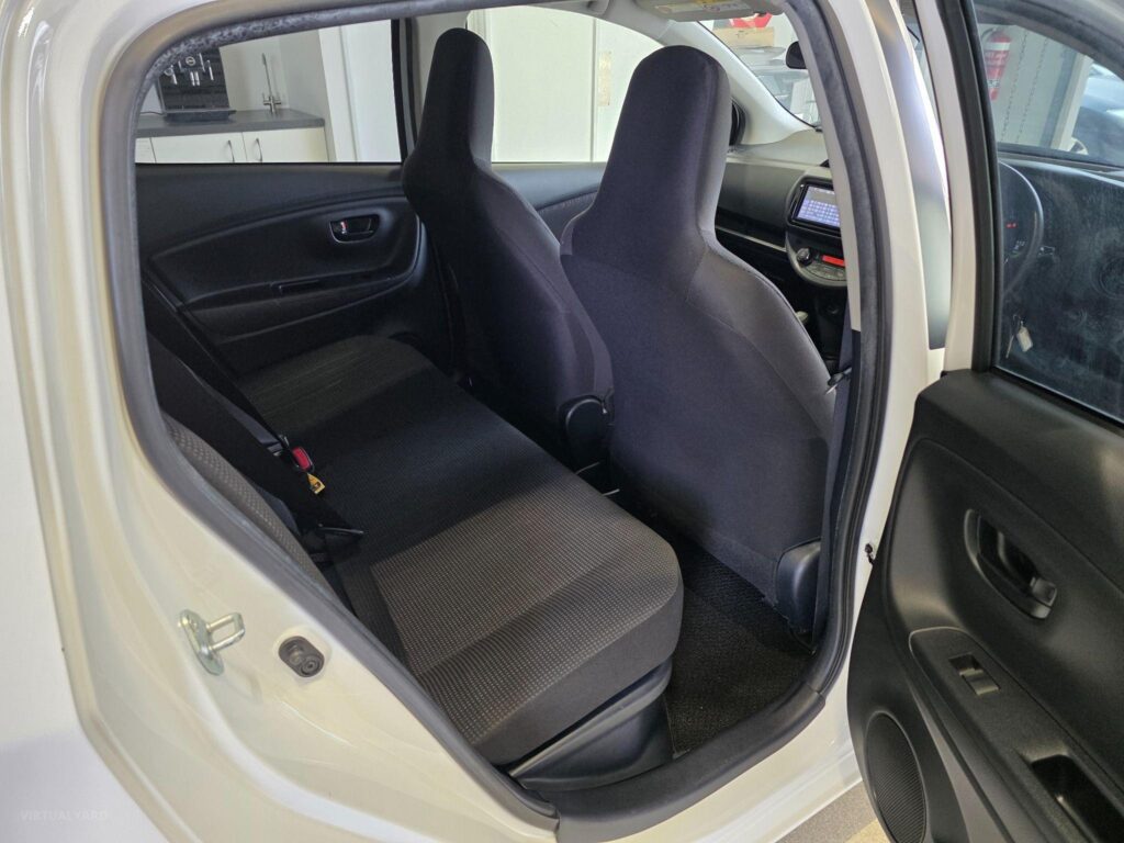 2017 TOYOTA VITZ HYBRID F 2WD NHP130 (ZX001284)