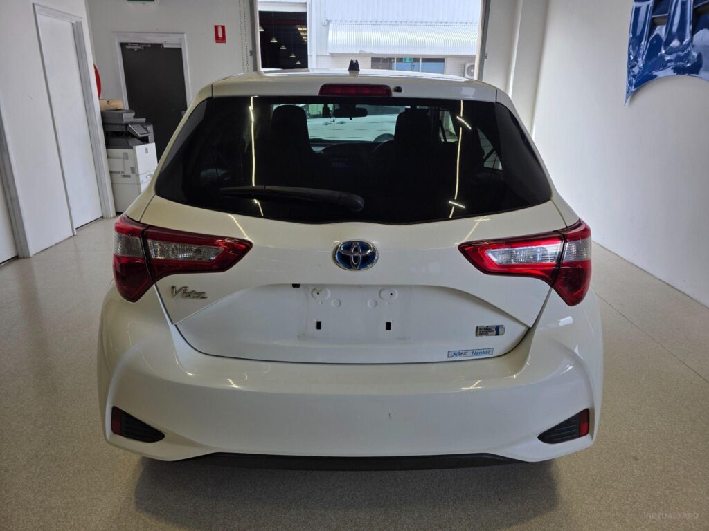 2017 TOYOTA VITZ HYBRID F 2WD NHP130 (ZX001284)