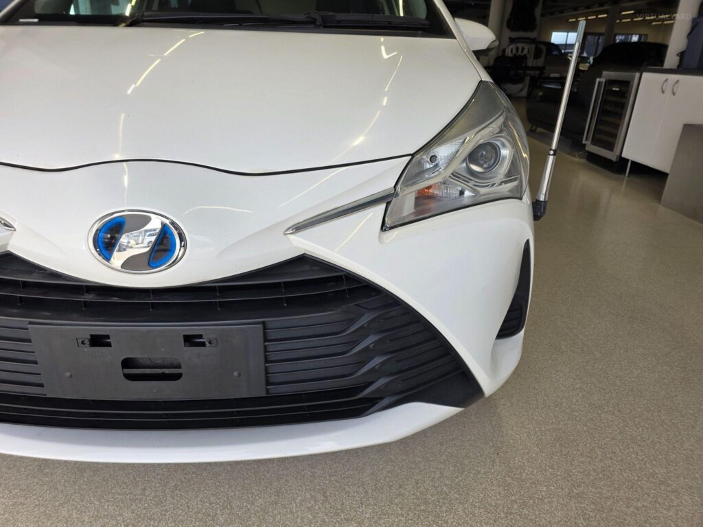 2017 TOYOTA VITZ HYBRID F 2WD NHP130 (ZX001284)
