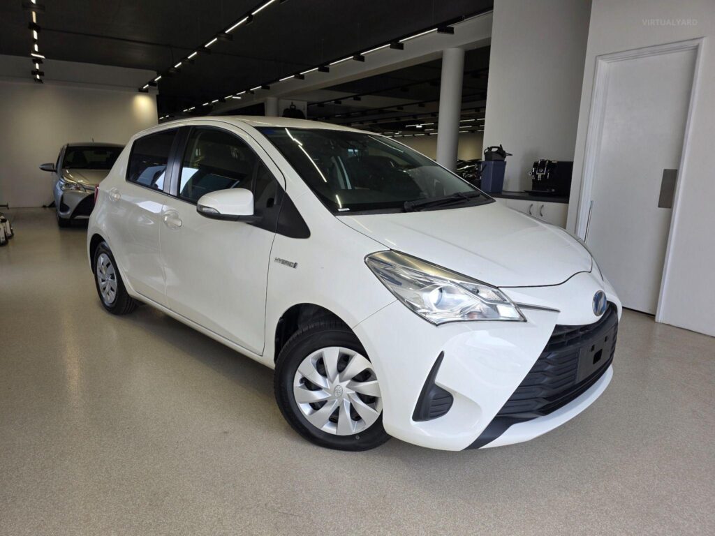 2017 TOYOTA VITZ HYBRID F 2WD NHP130 (ZX001284)