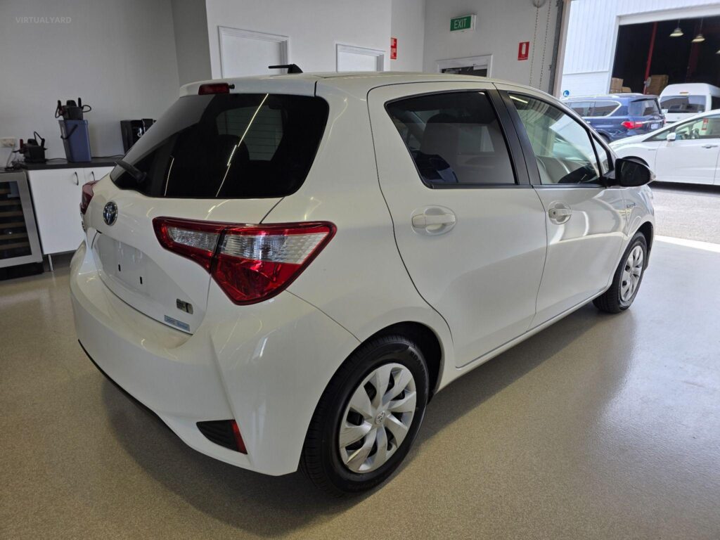 2017 TOYOTA VITZ HYBRID F 2WD NHP130 (ZX001284)