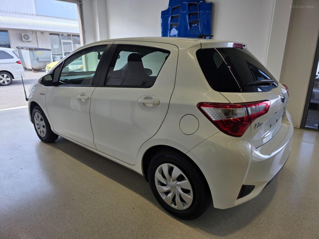 2017 TOYOTA VITZ HYBRID F 2WD NHP130 (ZX001284)