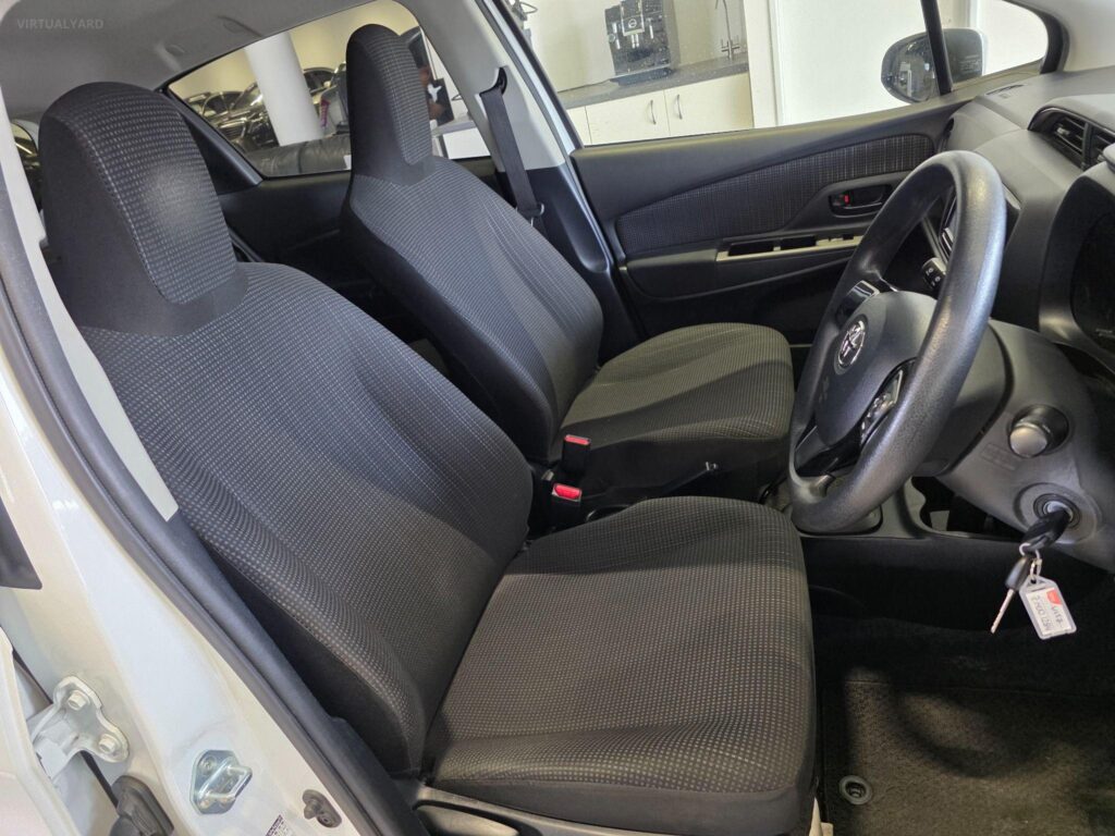 2017 TOYOTA VITZ HYBRID F 2WD NHP130 (ZX001284)