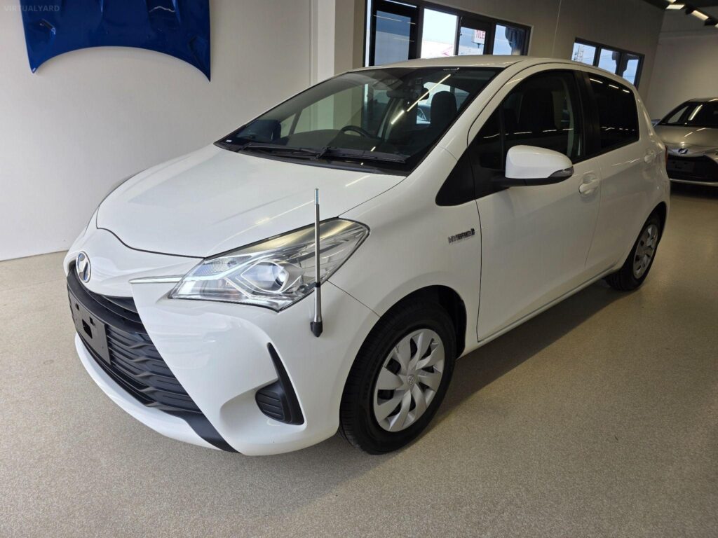 2017 TOYOTA VITZ HYBRID F 2WD NHP130 (ZX001284)