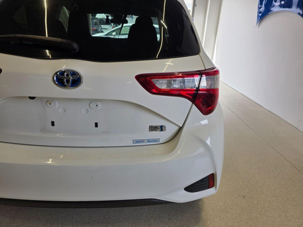 2017 TOYOTA VITZ HYBRID F 2WD NHP130 (ZX001284)