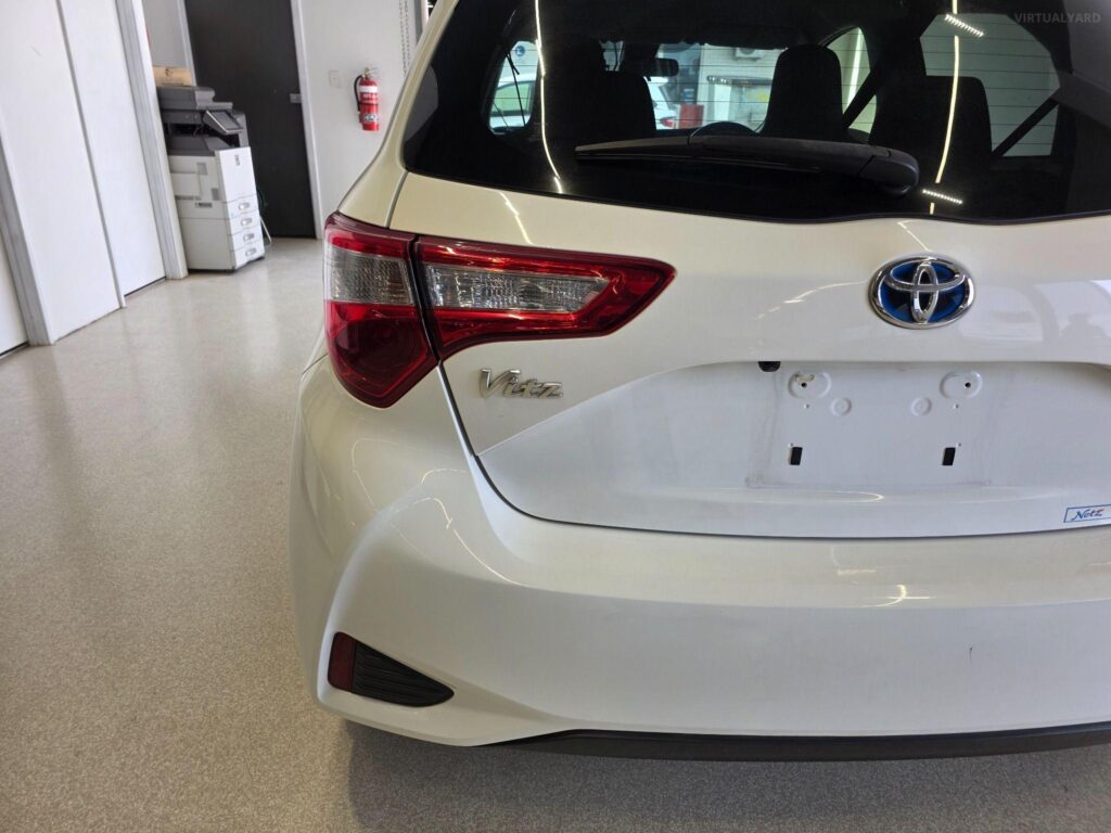 2017 TOYOTA VITZ HYBRID F 2WD NHP130 (ZX001284)