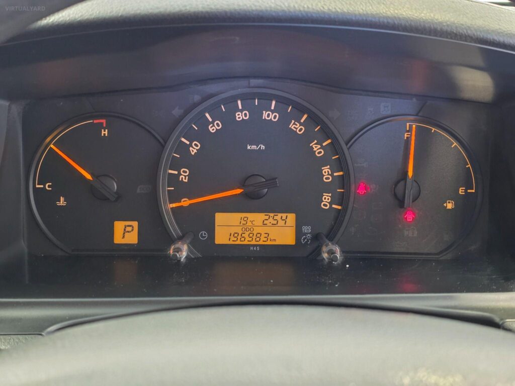 2017 TOYOTA HIACE LWB PETROL