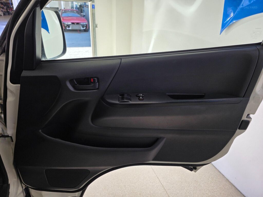 2017 TOYOTA HIACE LWB PETROL