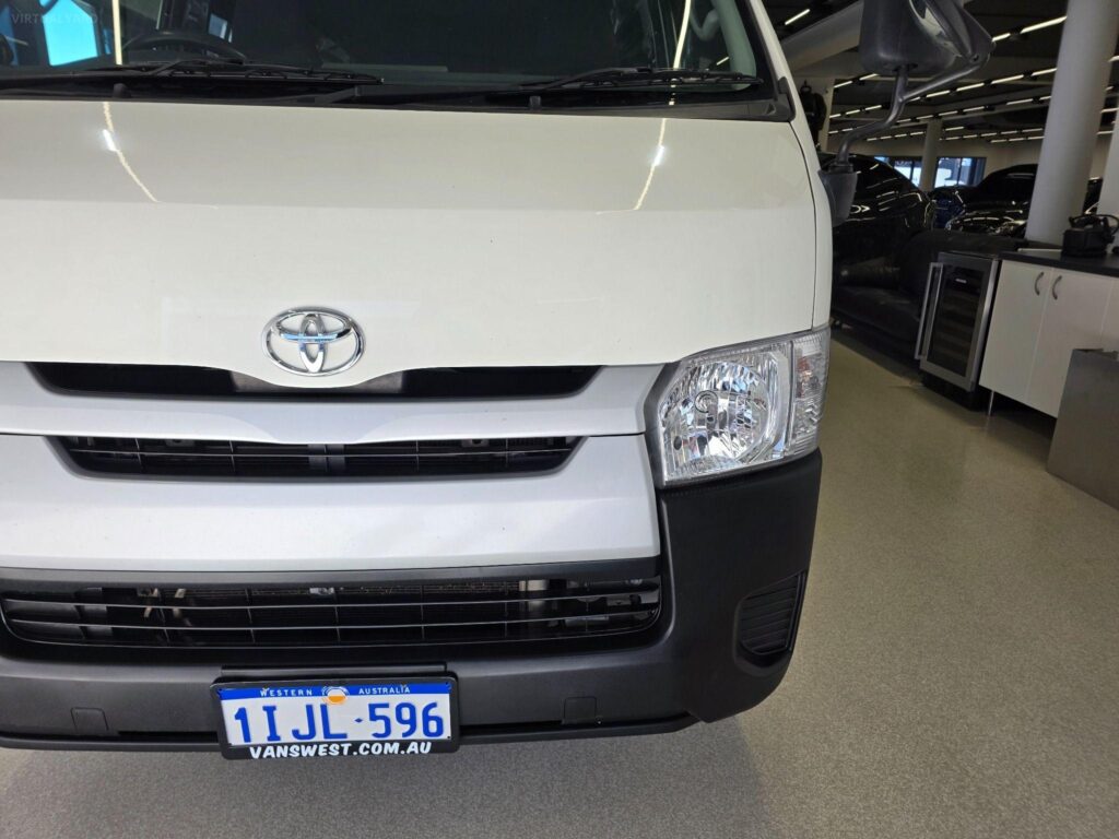 2017 TOYOTA HIACE LWB PETROL