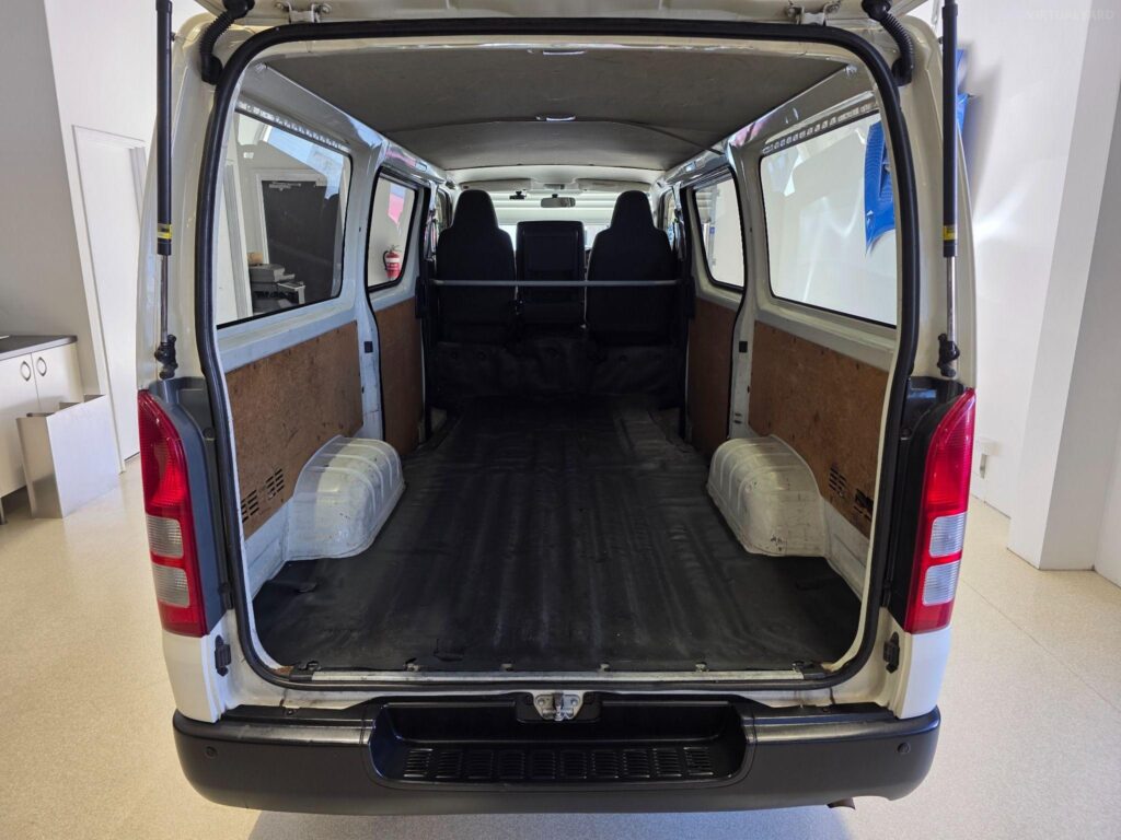2017 TOYOTA HIACE LWB PETROL