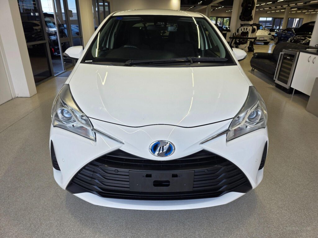 2019 TOYOTA VITZ F HYBRID NHP130