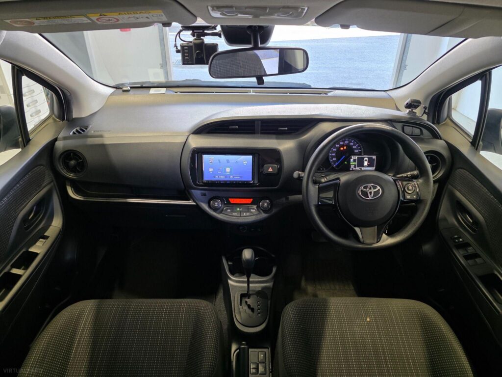 2019 TOYOTA VITZ F HYBRID NHP130