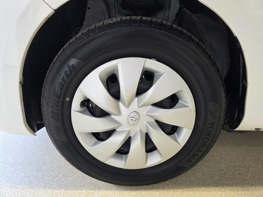 2019 TOYOTA VITZ F HYBRID NHP130