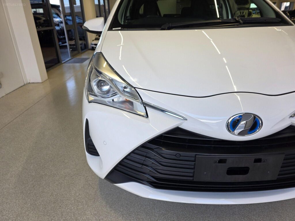 2019 TOYOTA VITZ F HYBRID NHP130