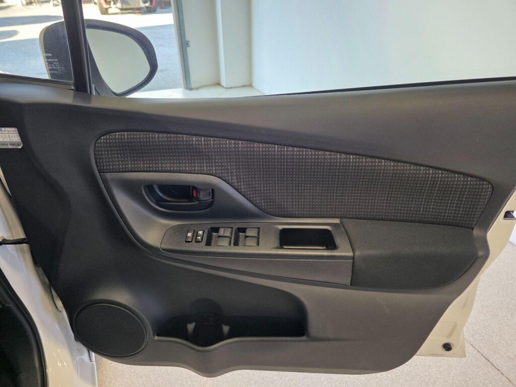 2019 TOYOTA VITZ F HYBRID NHP130