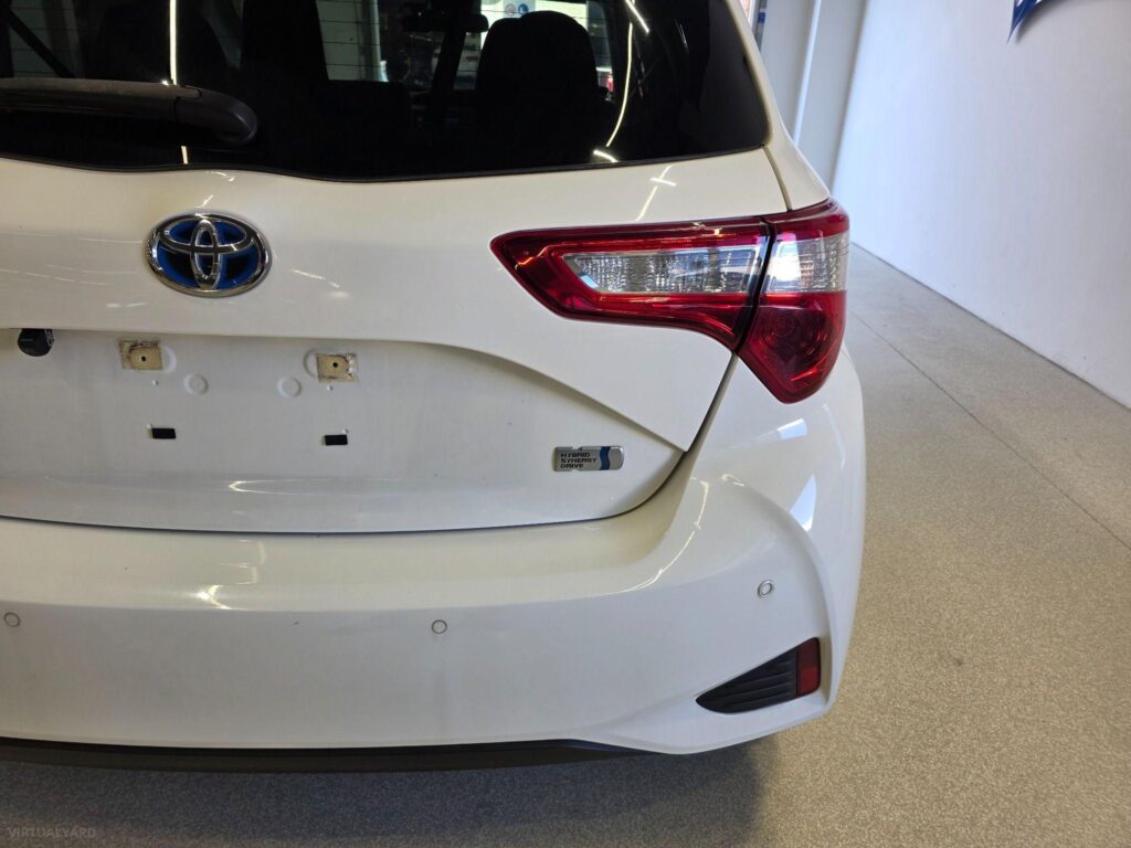 2019 TOYOTA VITZ F HYBRID NHP130