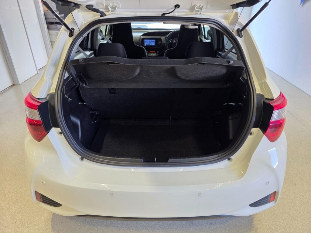 2019 TOYOTA VITZ F HYBRID NHP130
