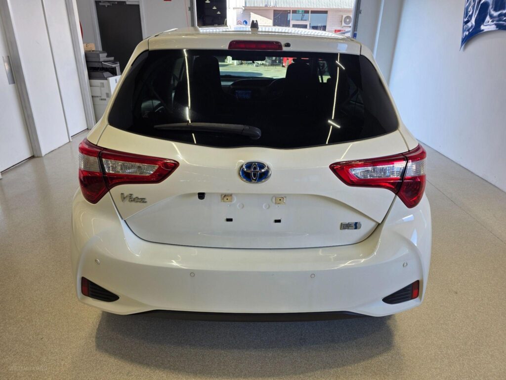 2019 TOYOTA VITZ F HYBRID NHP130