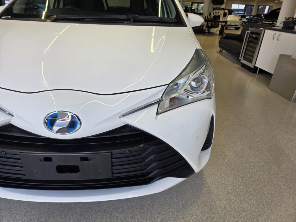 2019 TOYOTA VITZ F HYBRID NHP130