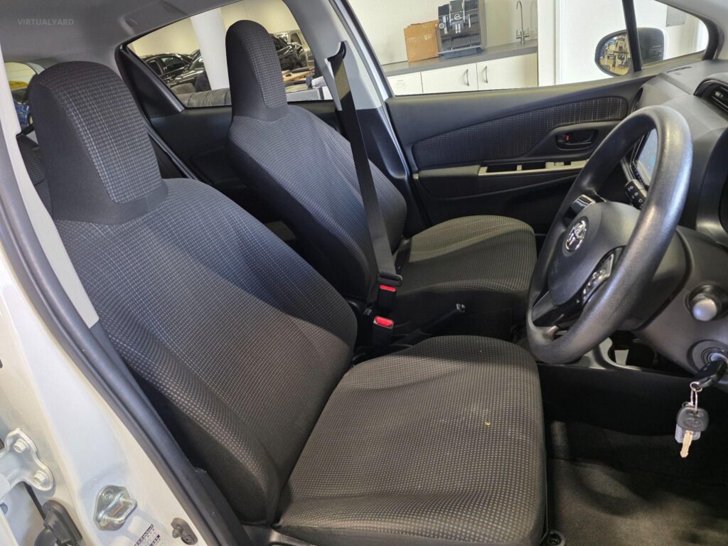 2019 TOYOTA VITZ F HYBRID NHP130