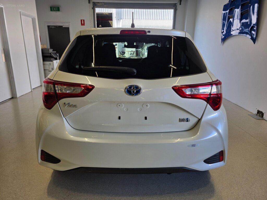 2017 TOYOTA VITZ HYBRID F 2WD NHP130