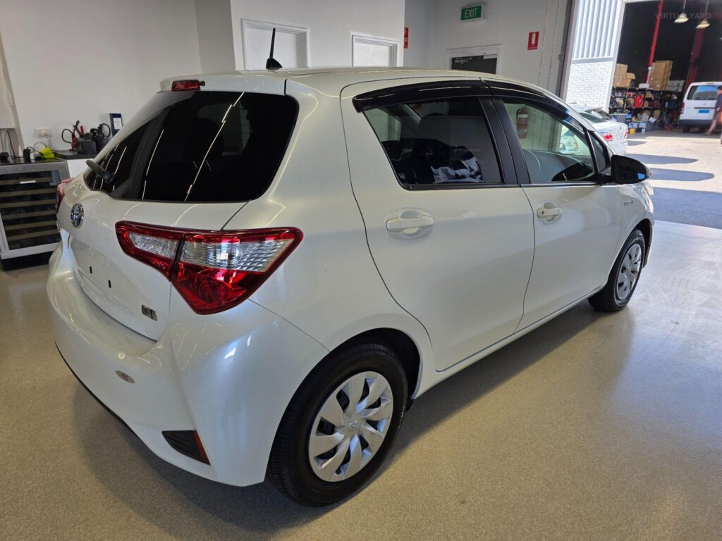 2017 TOYOTA VITZ HYBRID F 2WD NHP130