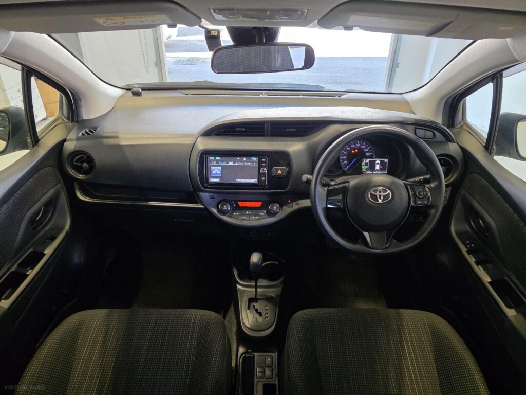 2017 TOYOTA VITZ HYBRID F 2WD NHP130
