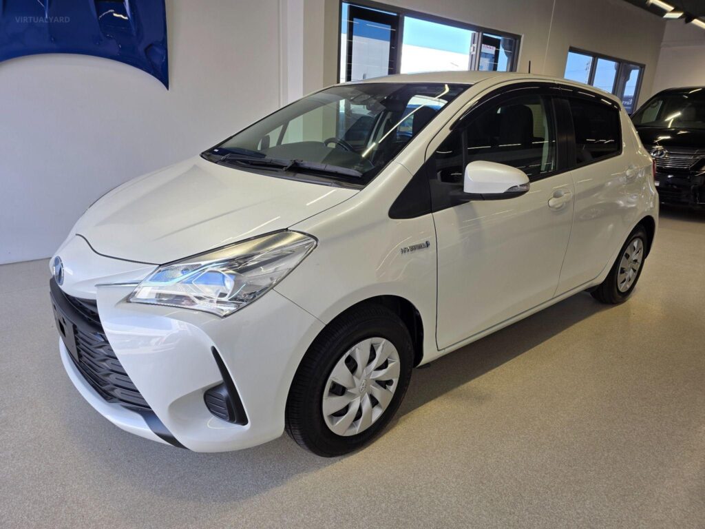2017 TOYOTA VITZ HYBRID F 2WD NHP130