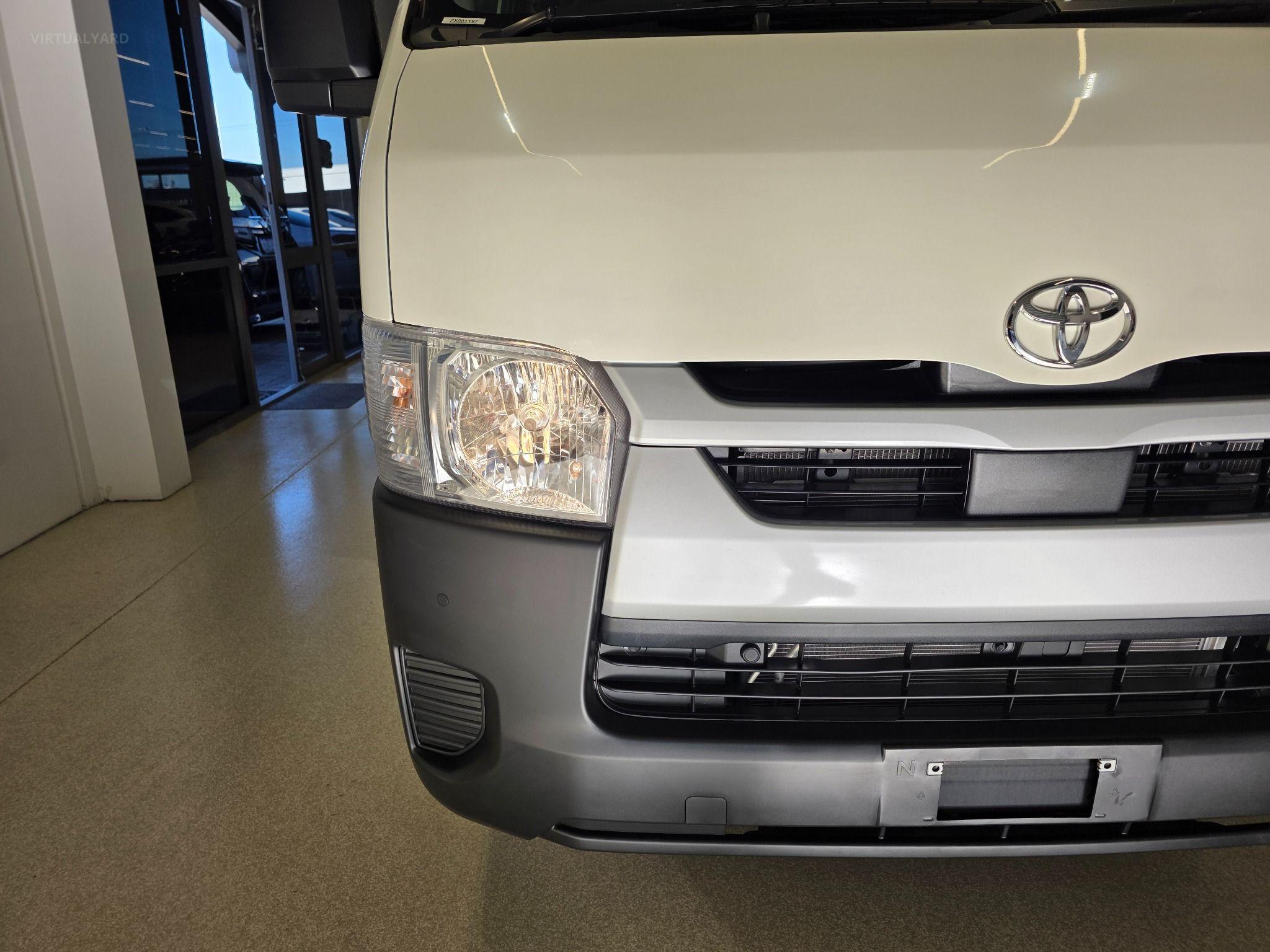 2024 TOYOTA HIACE DX LWB TRH200